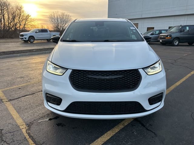 Certified 2024 Chrysler Pacifica Select image 22