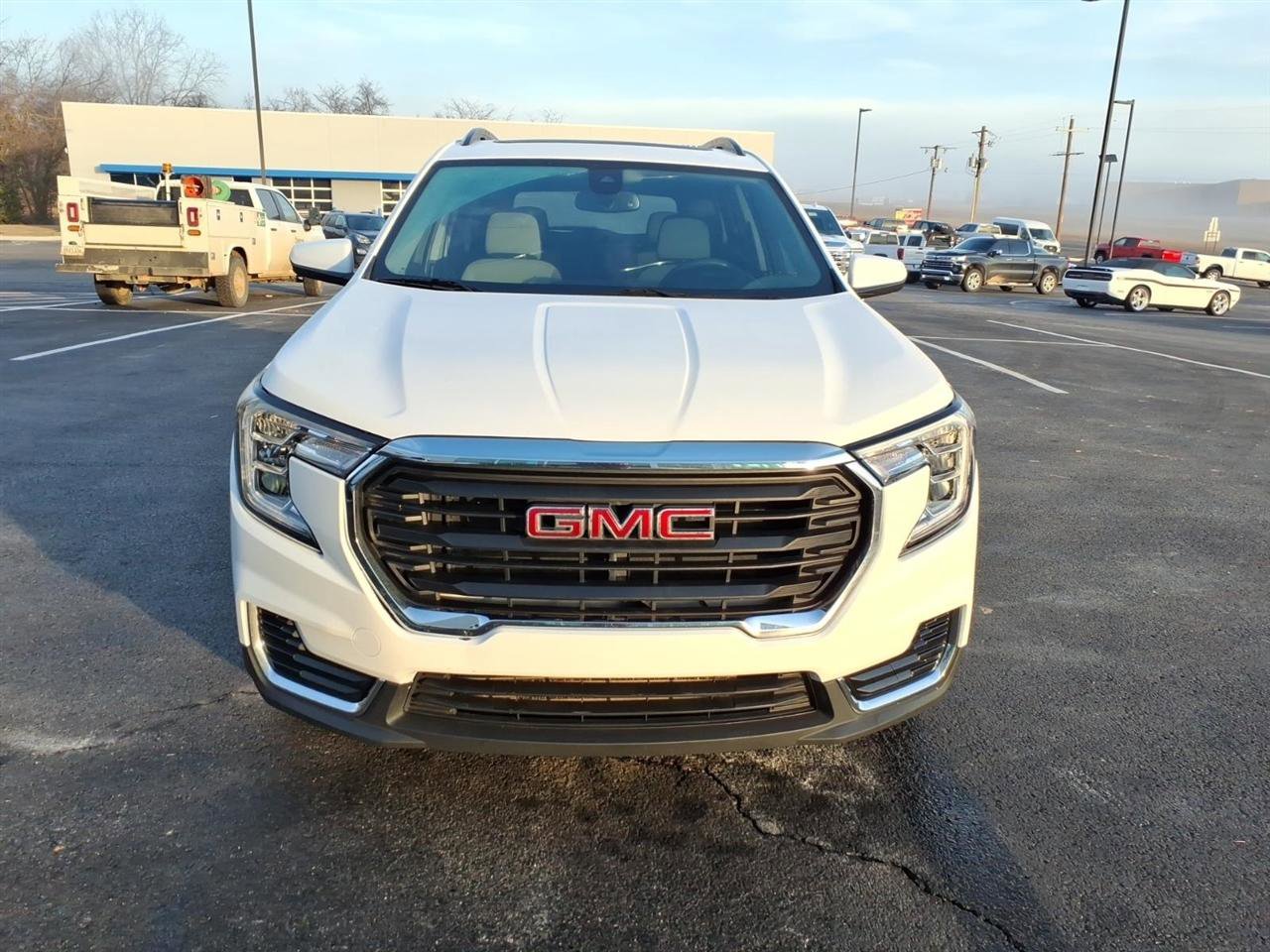 Used 2022 GMC Terrain SLE w/ Driver Convenience Package video 2