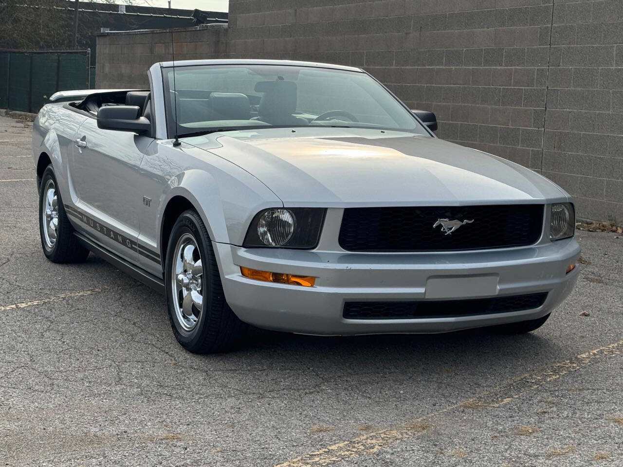 Used 2005 Ford Mustang Convertible image 11