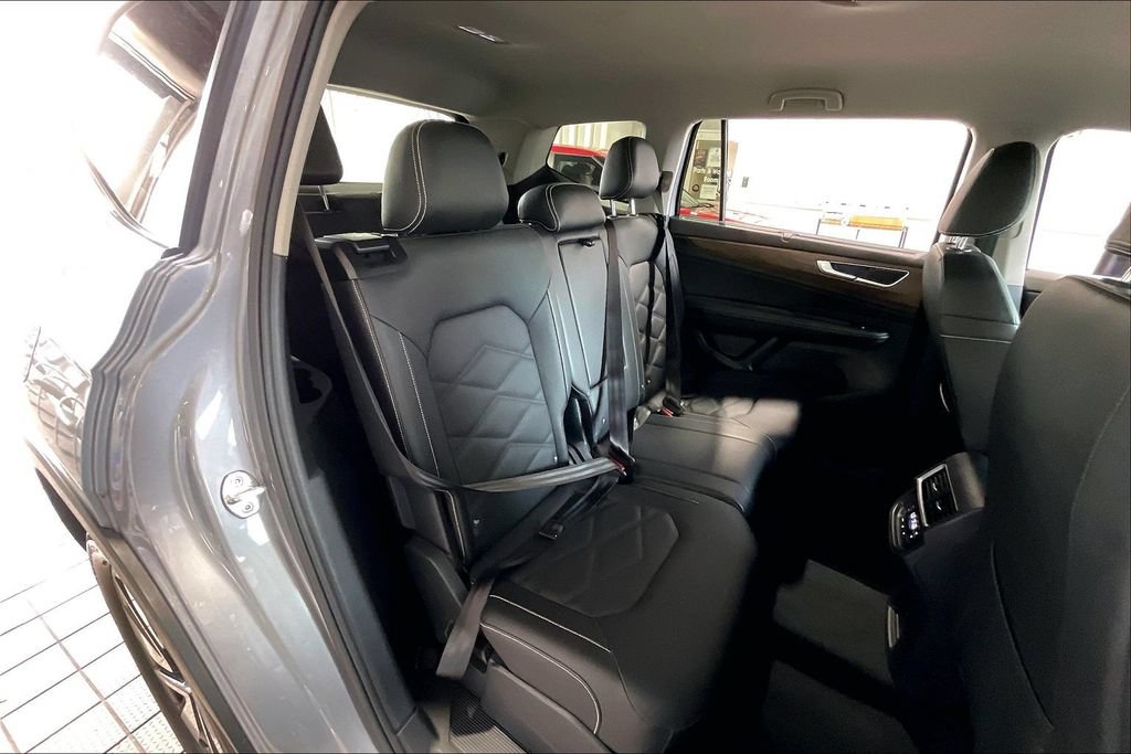 Used 2026 Volkswagen Atlas SE AWD/4WD image 16