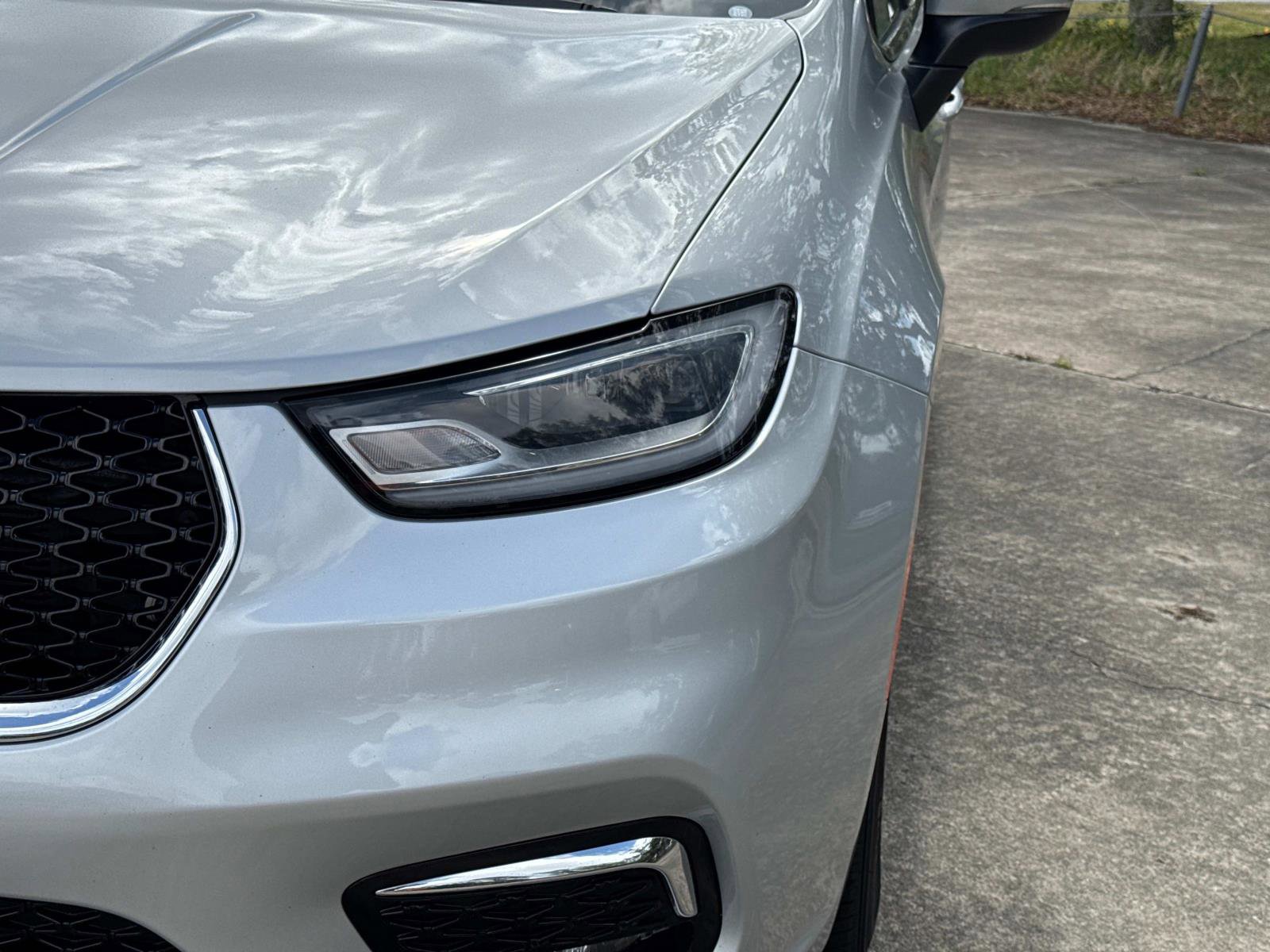 Certified 2023 Chrysler Pacifica Touring-L image 9