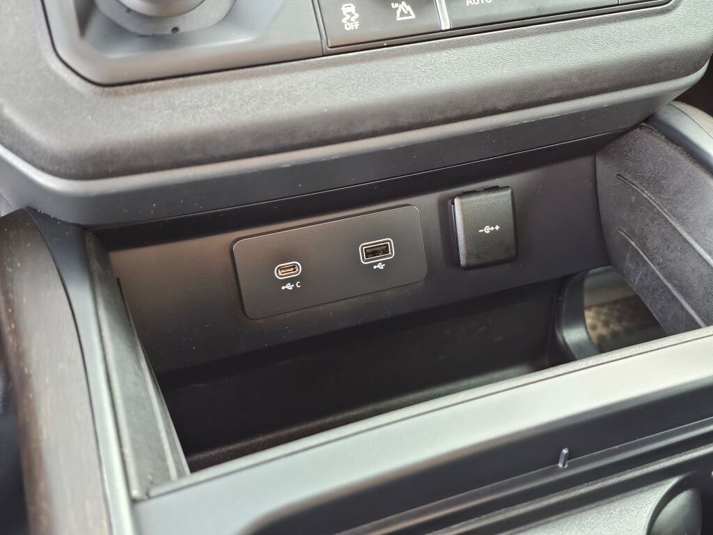 Used 2024 Land Rover Defender 110 X image 31