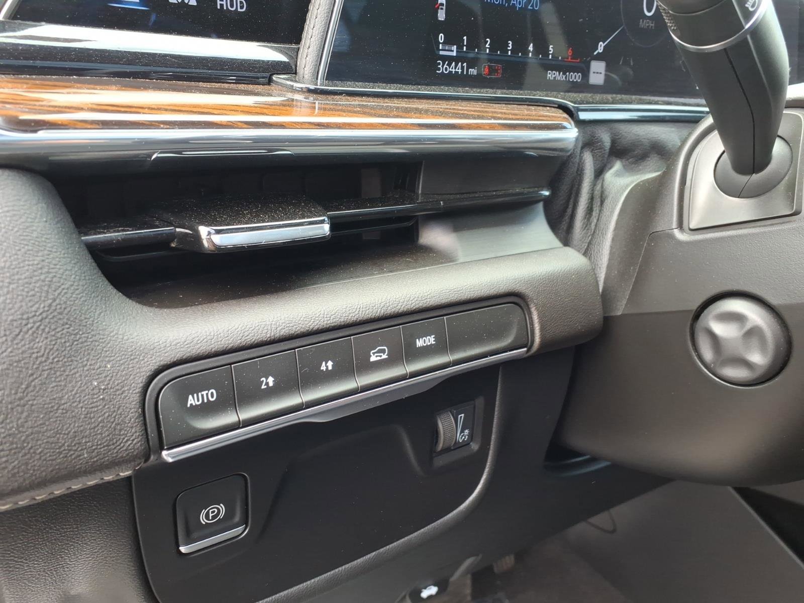 Used 2023 Cadillac Escalade Premium Luxury AWD/4WD image 19
