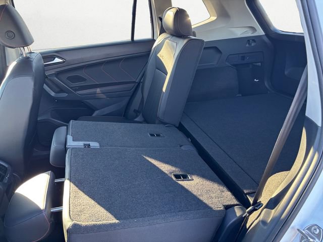 Used 2024 Volkswagen Tiguan Wolfsburg Edition image 20