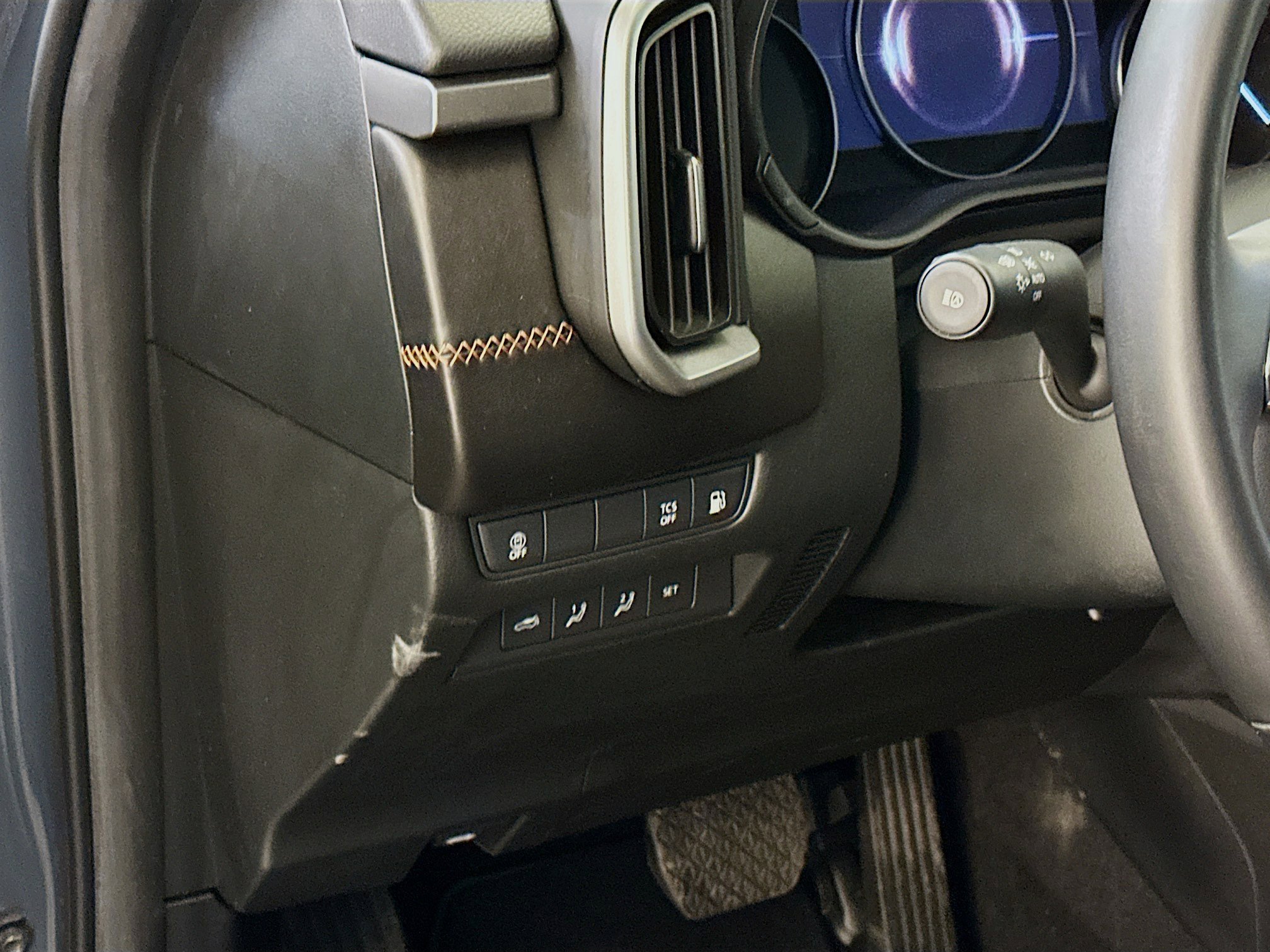 Used 2025 MAZDA CX-50 AWD 2.5 Hybrid w/ Premium Pkg image 17