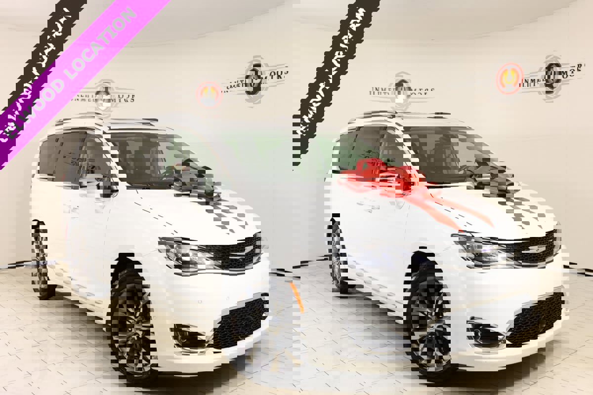 Used 2019 Chrysler Pacifica Limited w/ Tire & Wheel Group