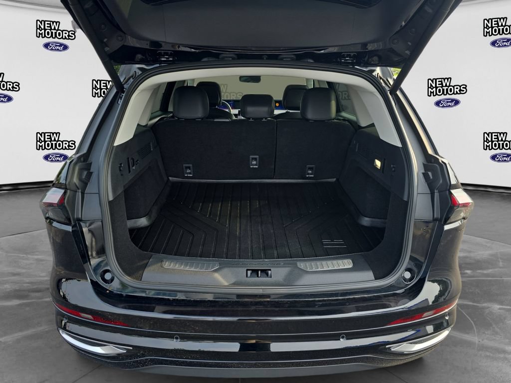 Used 2024 Lincoln Nautilus Reserve w/ Equipment Group 202A AWD/4WD image 17