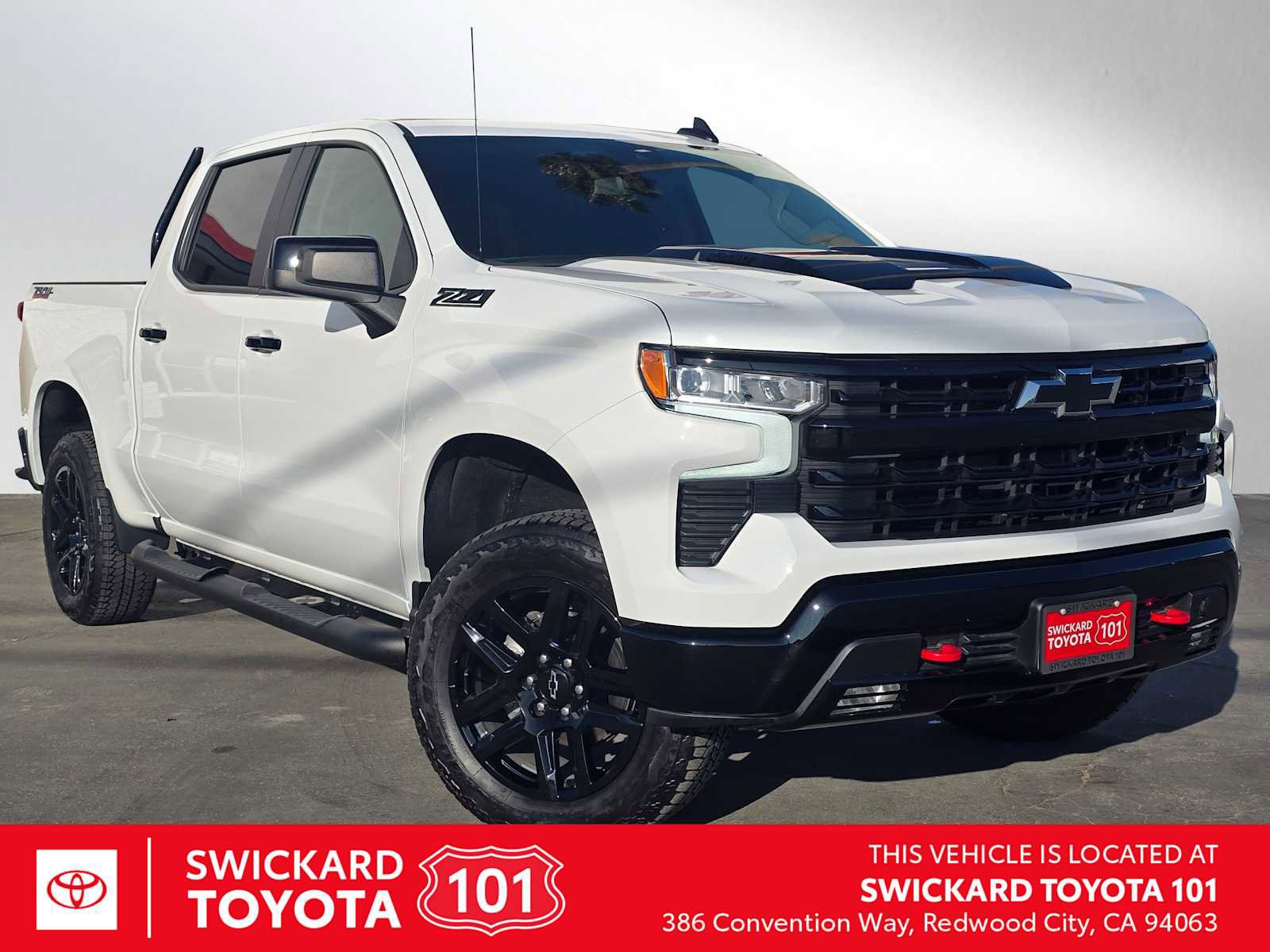 Used 2024 Chevrolet Silverado 1500 LT Trail Boss w/ Convenience Package II image 1