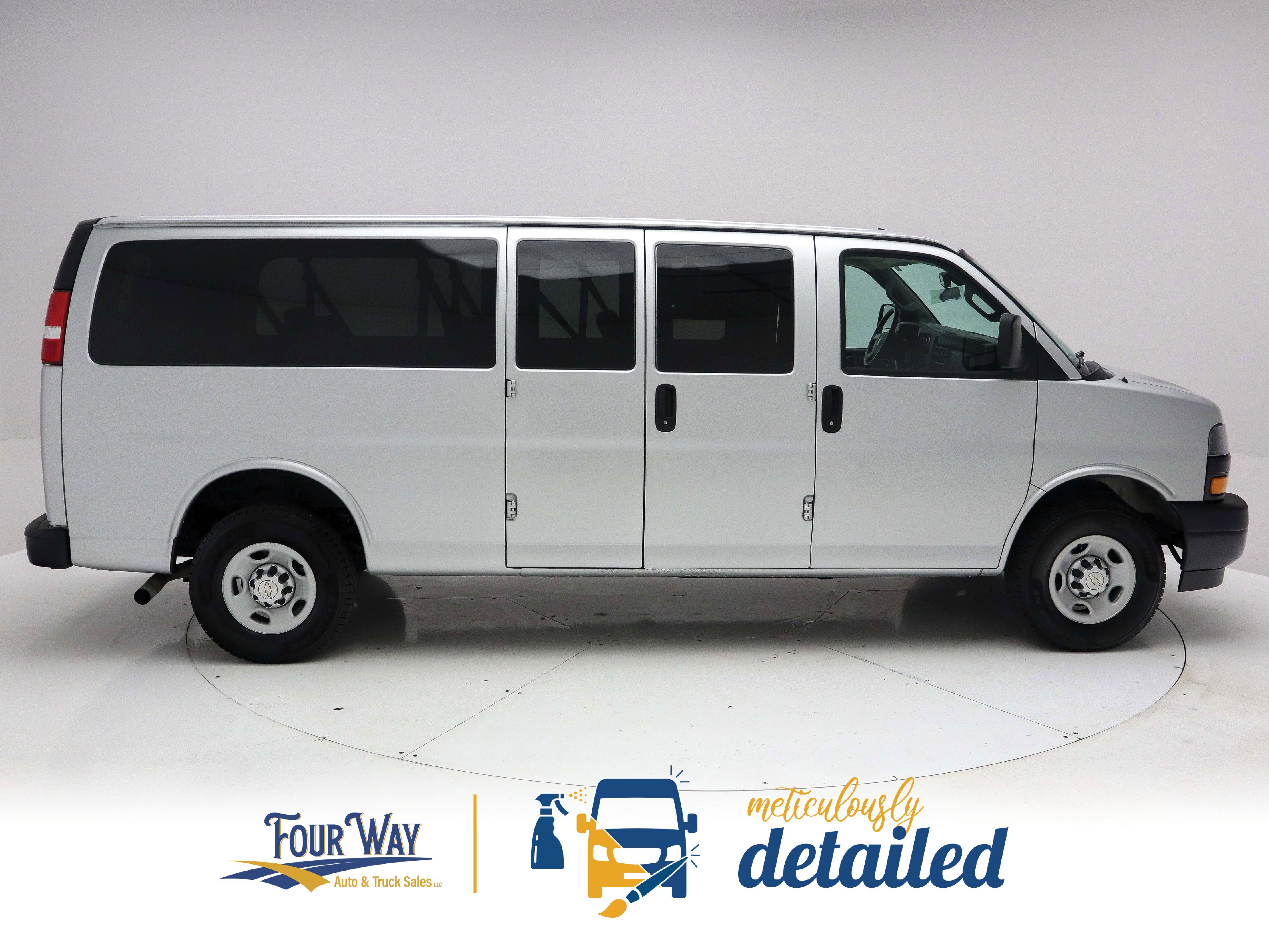 Used 2019 Chevrolet Express 3500 LS RWD image 2