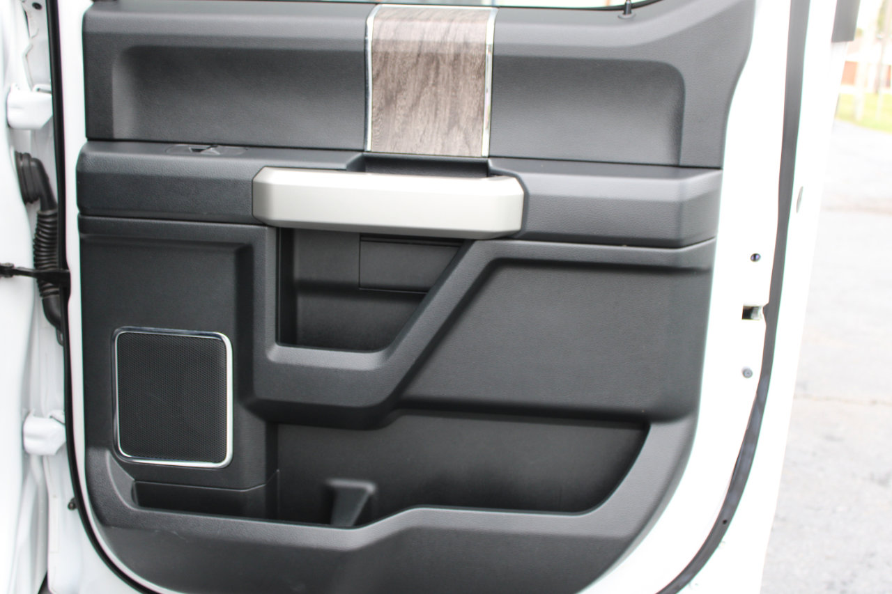 Used 2019 Ford F250 Lariat w/ Chrome Package image 39