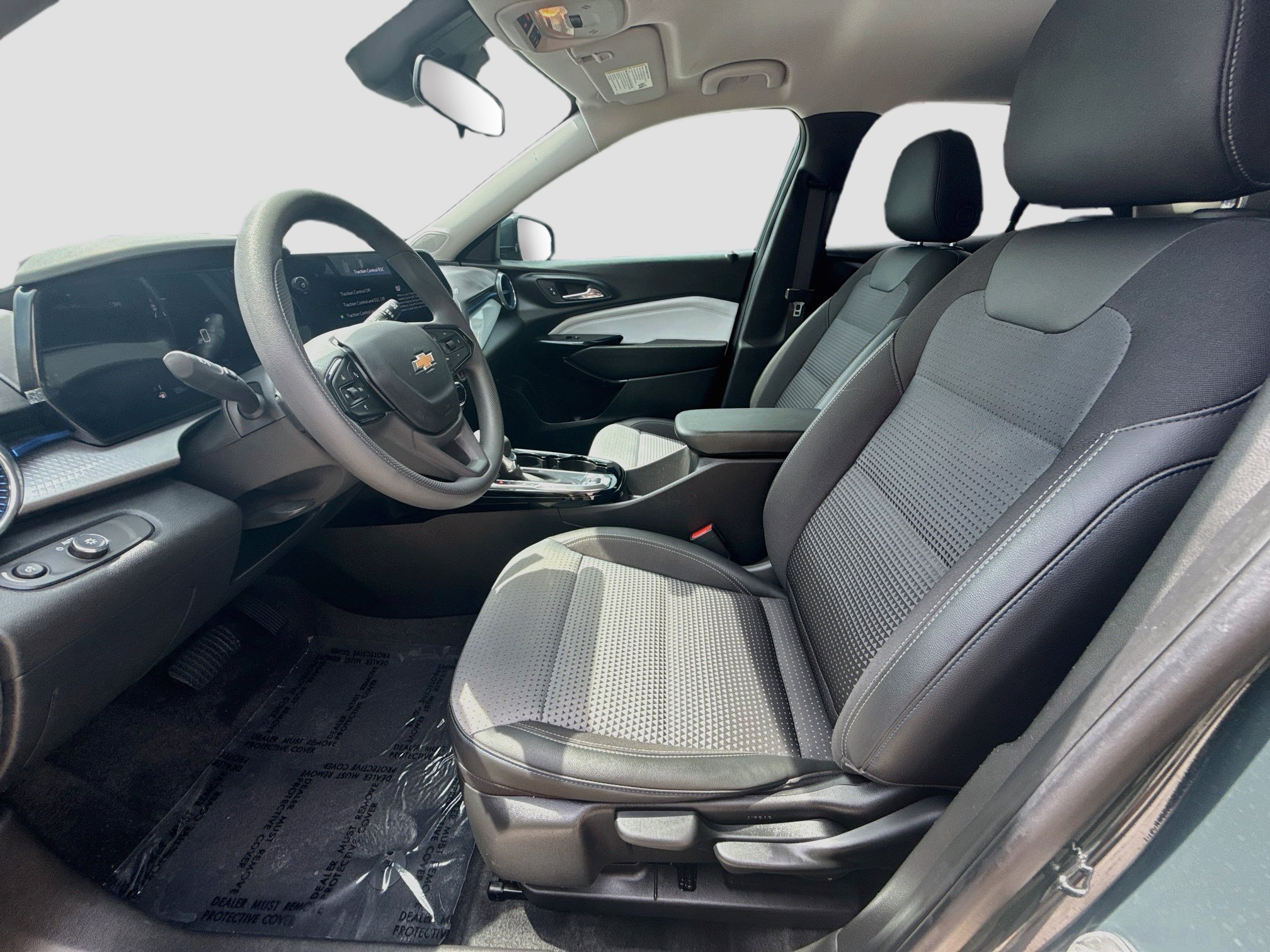 Used 2025 Chevrolet Trax LT FWD image 16