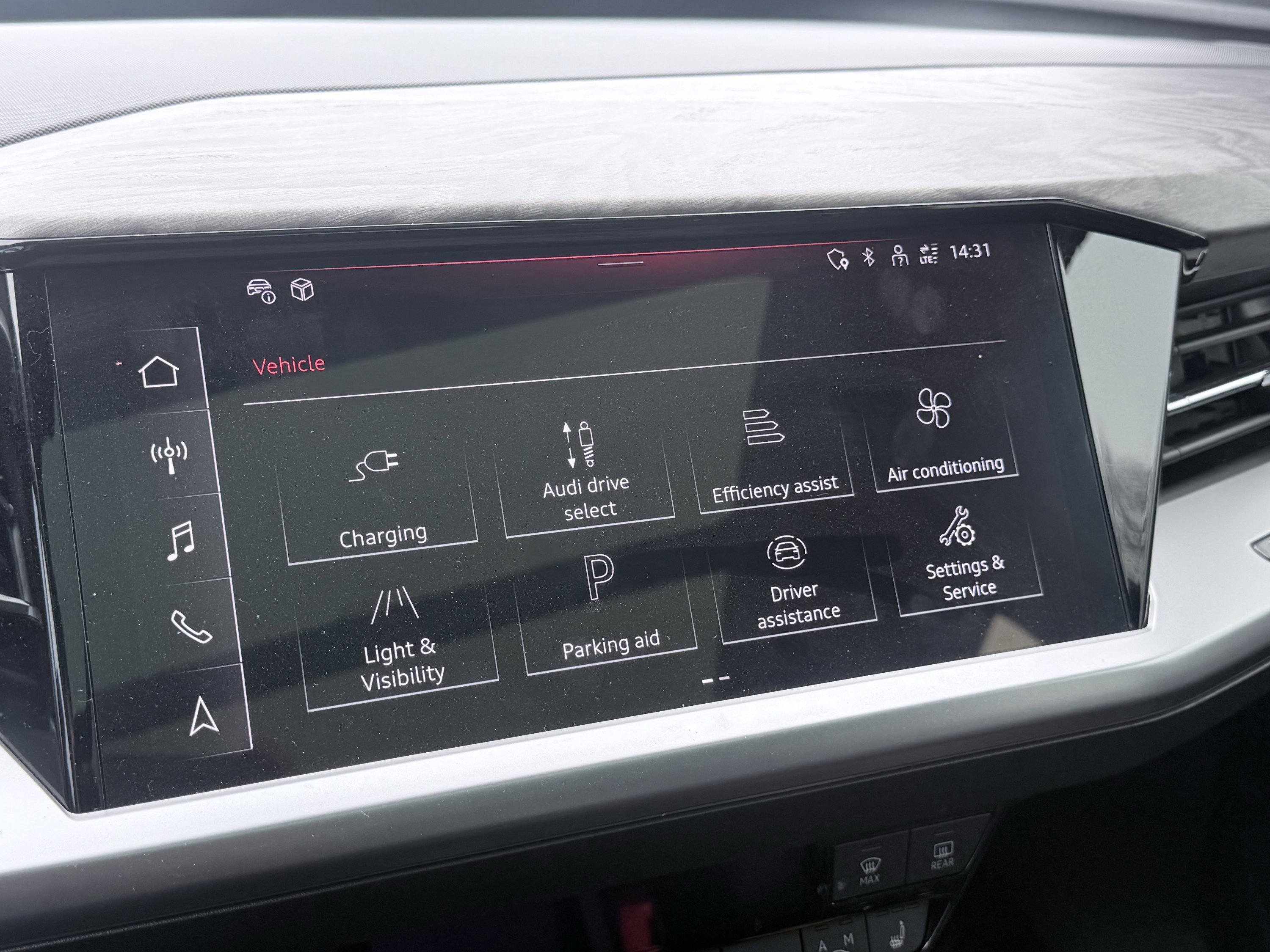 Used 2023 Audi Q4 e-tron Premium Plus w/ Premium Plus image 81