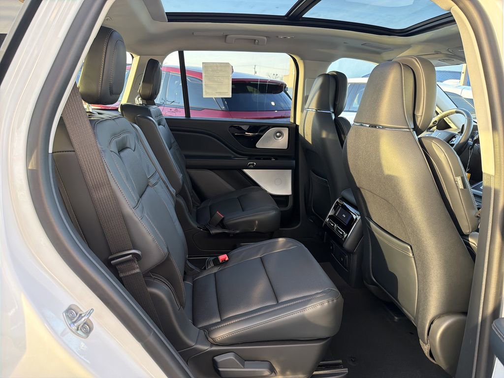New 2026 Lincoln Aviator Reserve image 8