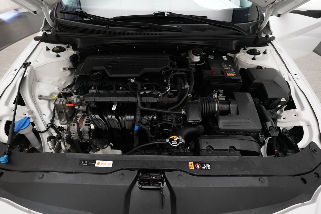 Used 2024 Hyundai Elantra Limited FWD image 3