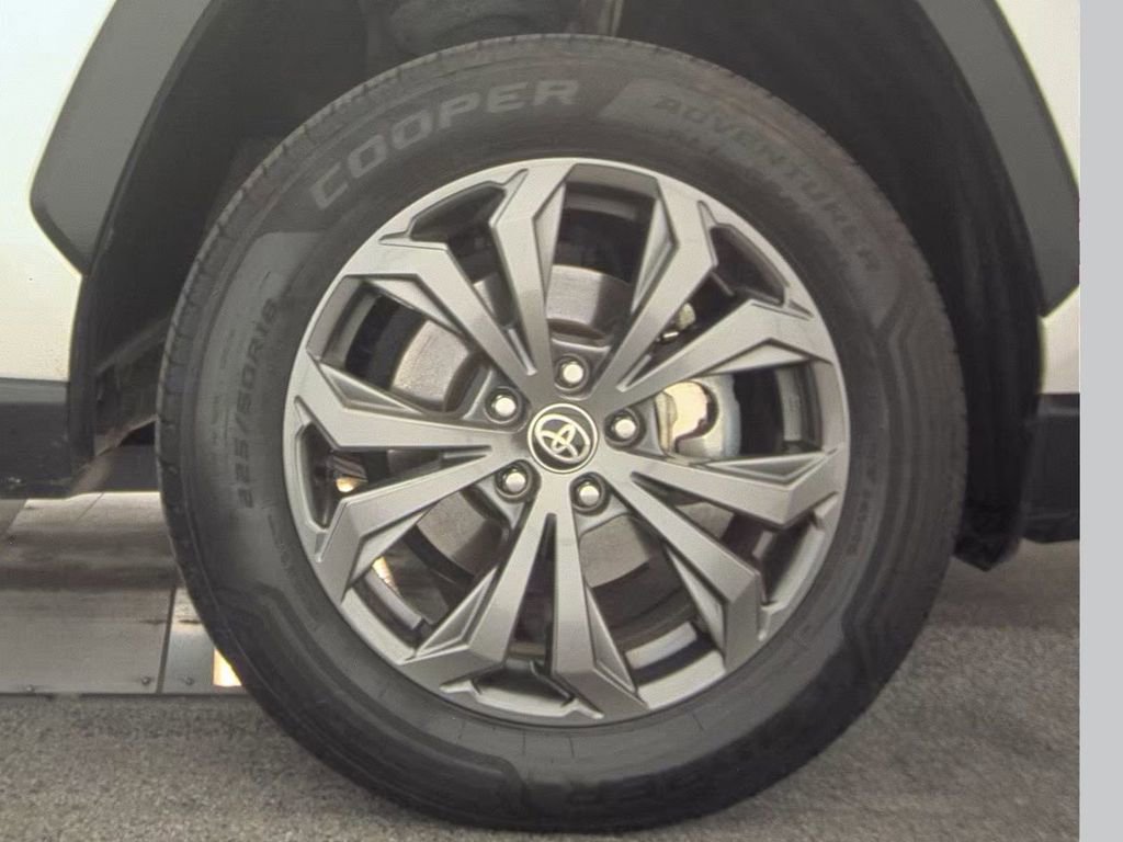 Used 2023 Toyota RAV4 Limited AWD/4WD image 10