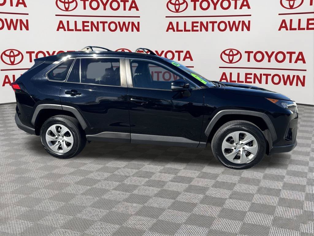 Used 2021 Toyota RAV4 LE AWD/4WD image 3