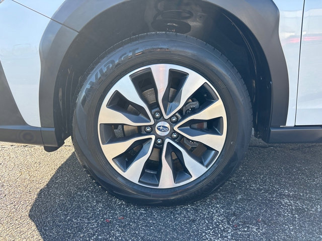 Used 2023 Subaru Outback Limited image 32