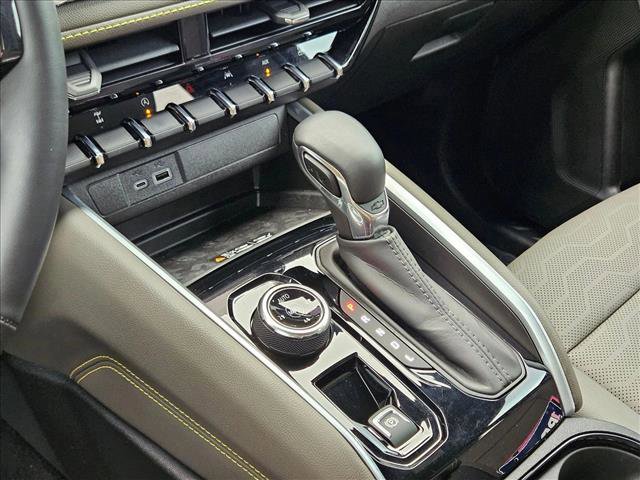 Used 2025 Chevrolet Colorado ZR2 w/ Technology Package image 12