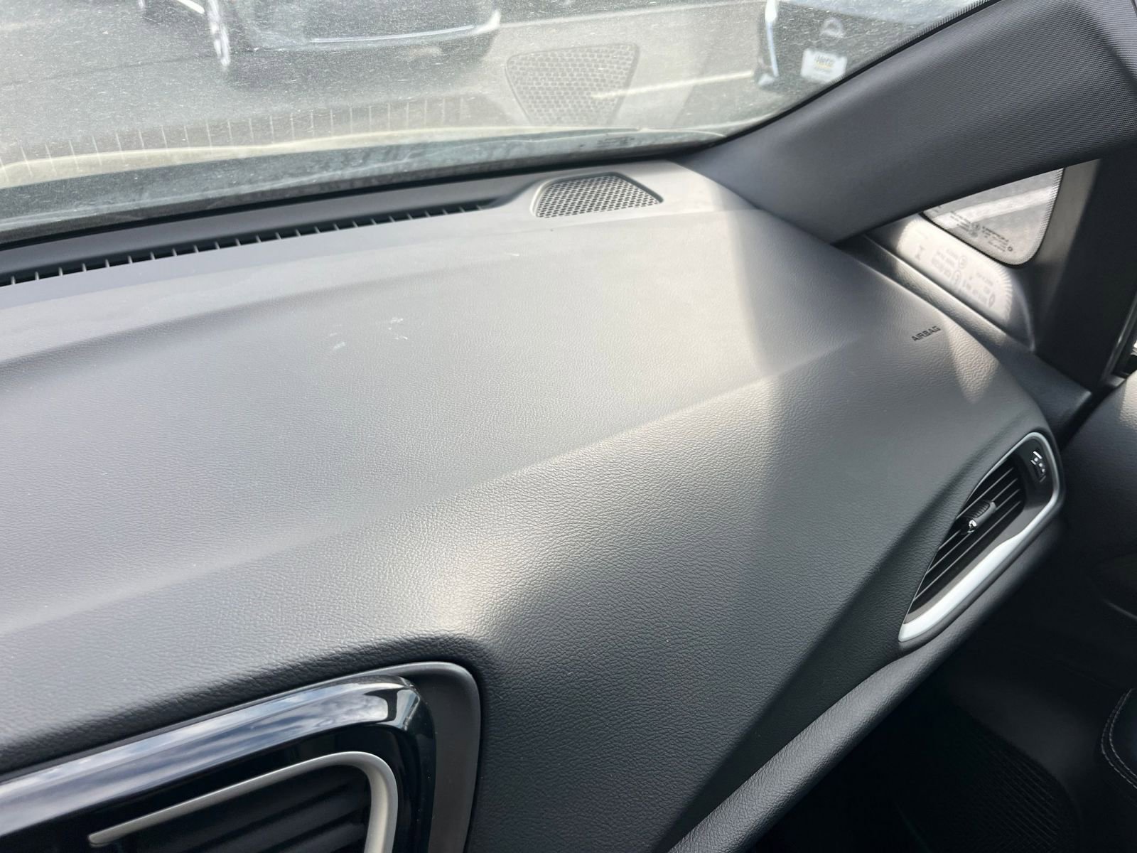 Used 2025 Chrysler Pacifica Select image 38