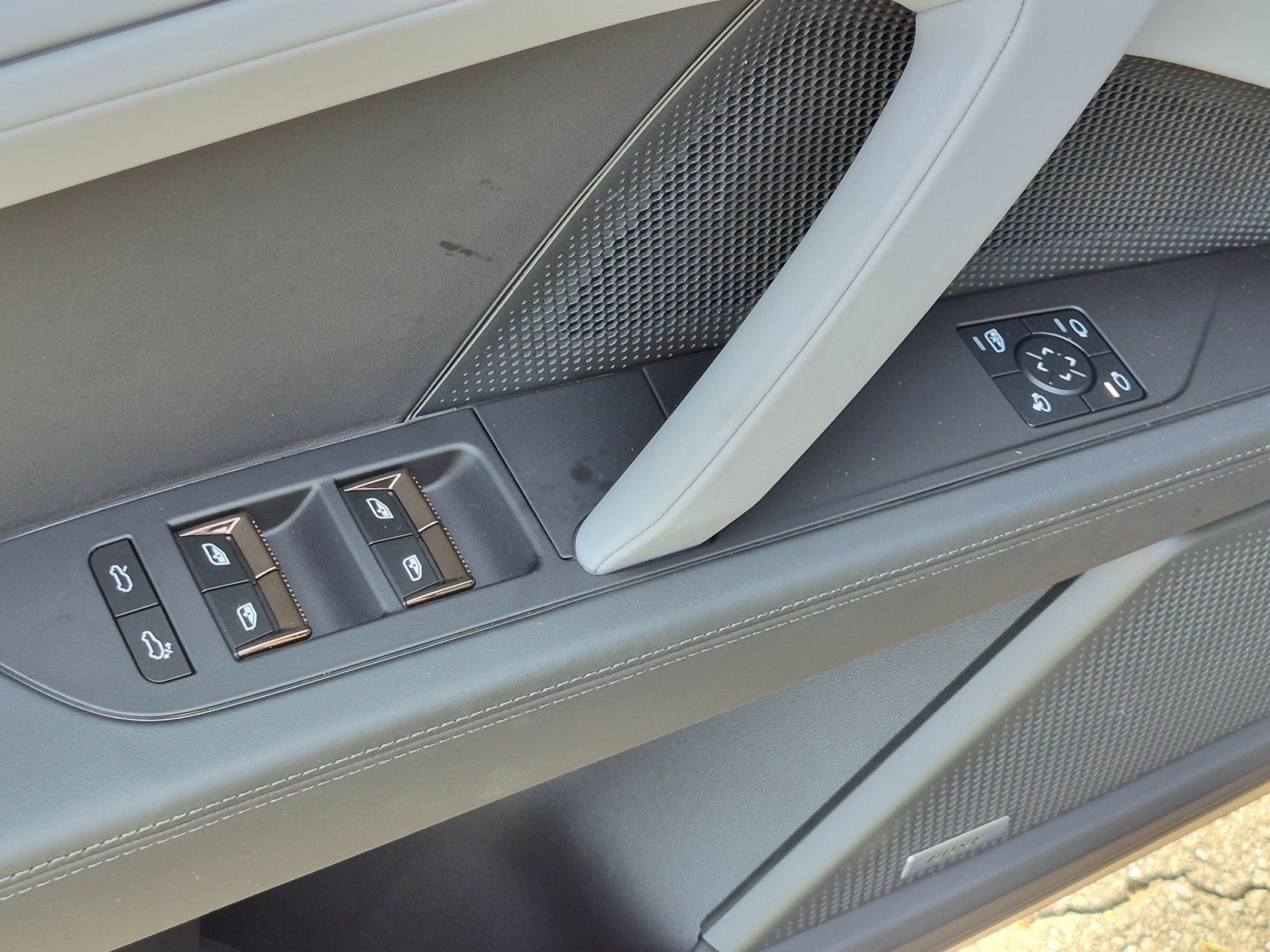 New 2026 Porsche Cayenne Turbo Electric AWD/4WD image 24