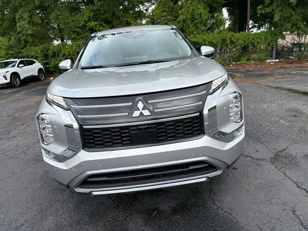 Used 2025 Mitsubishi Outlander SE AWD/4WD image 2