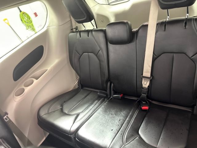 Used 2023 Chrysler Pacifica Touring-L image 25
