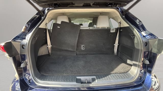 Used 2023 Toyota Highlander XLE FWD image 32