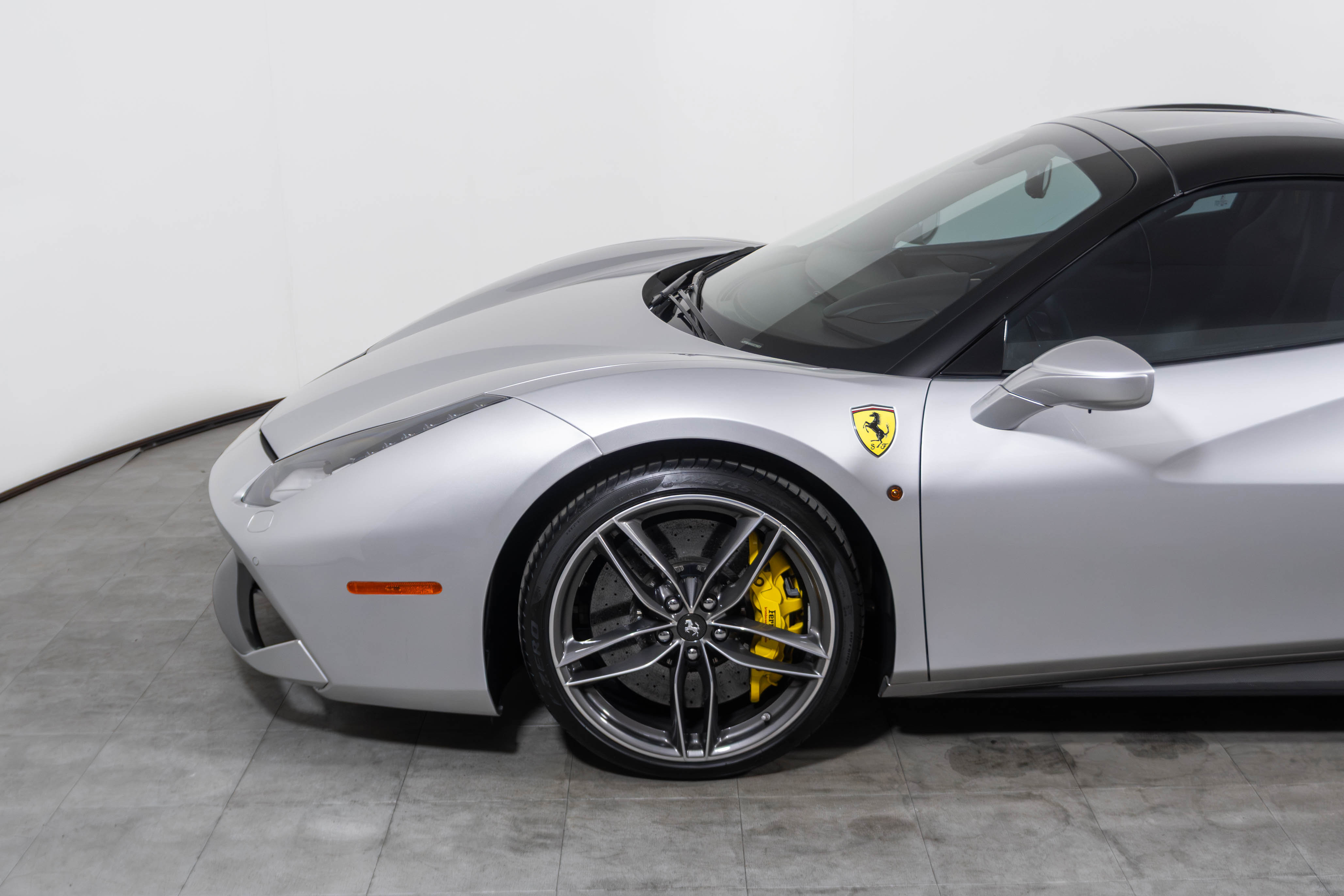 Used 2016 Ferrari 488 Spider image 21