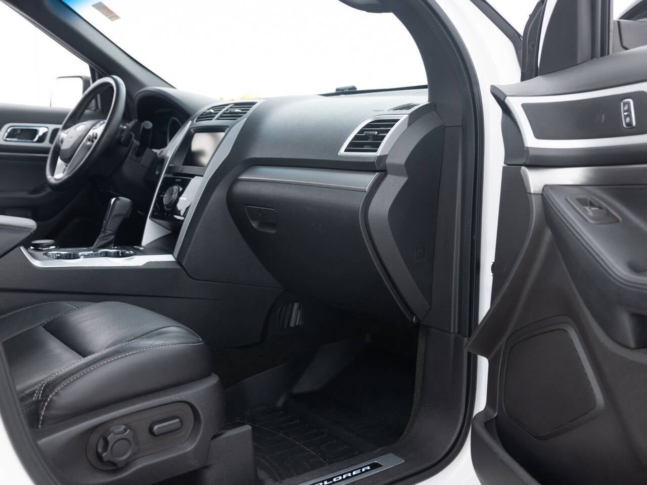 Used 2015 Ford Explorer Sport AWD/4WD image 29