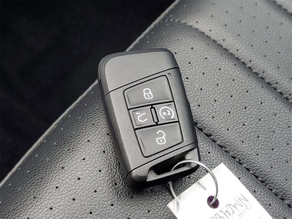 Used 2022 Volkswagen Tiguan SE R-Line image 33