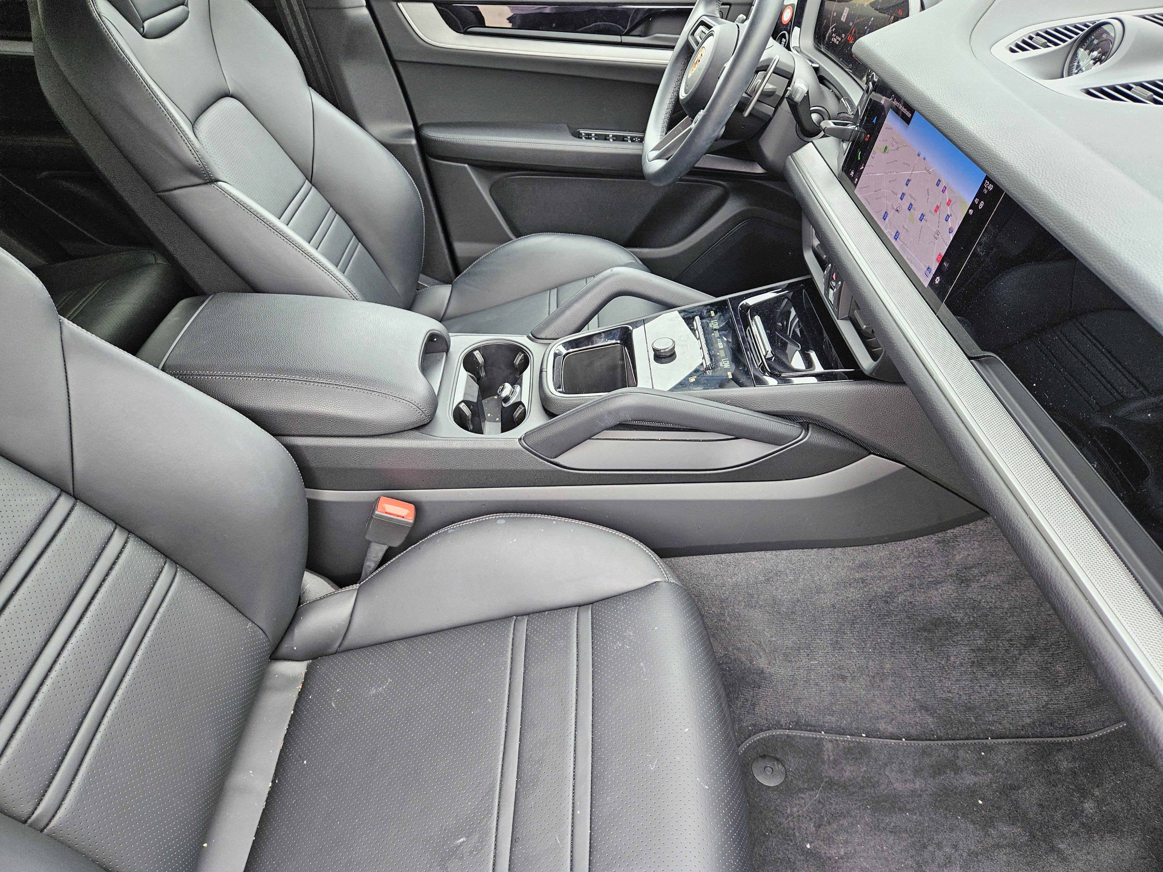 Certified 2026 Porsche Cayenne Coupe image 15