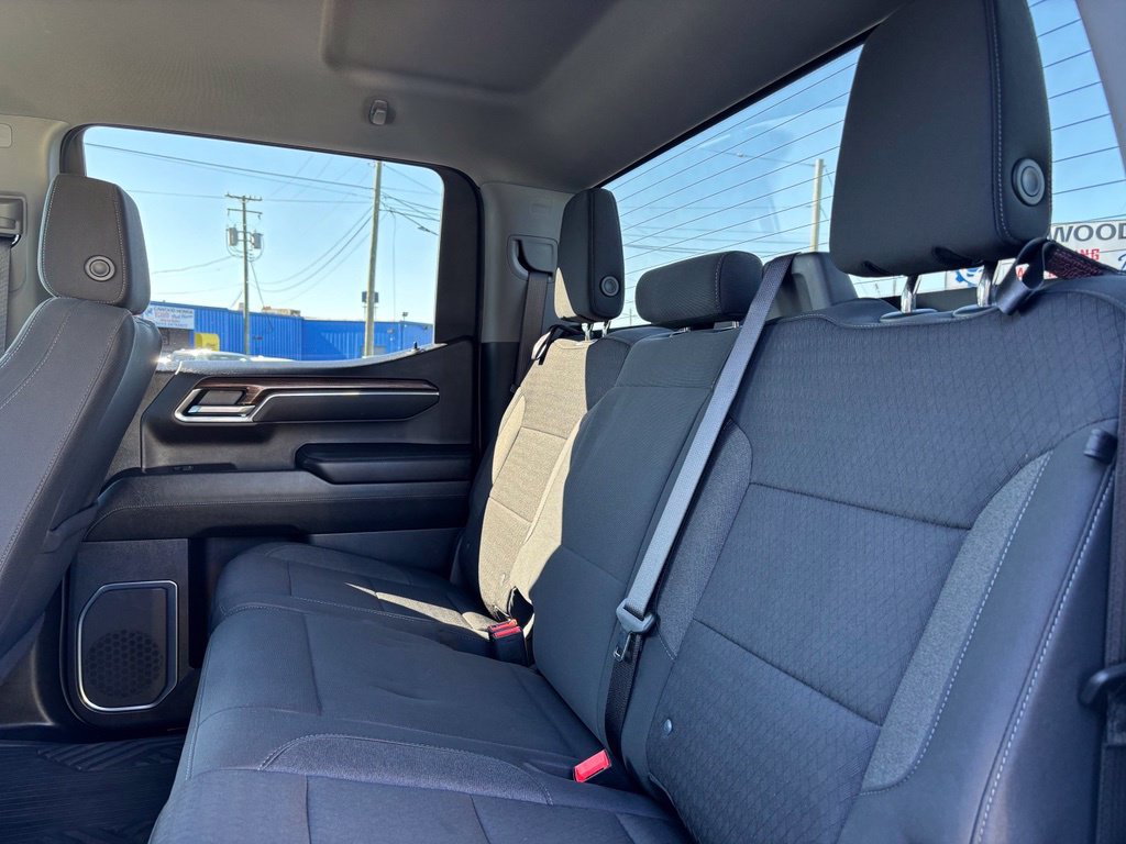 Used 2025 Chevrolet Silverado 1500 LT Trail Boss AWD/4WD image 19