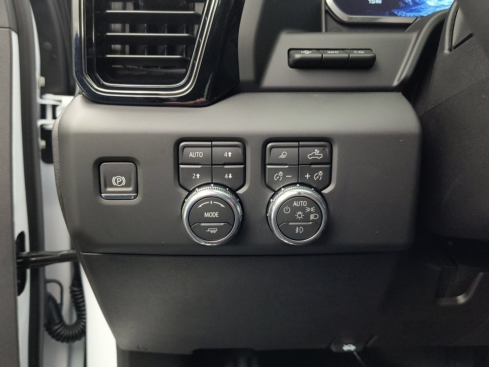 New 2026 GMC Sierra 2500 AT4 w/ AT4 Premium Plus Package AWD/4WD image 15