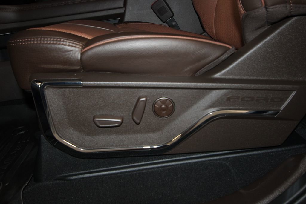 Used 2025 Ford F250 King Ranch w/ Chrome Package image 9