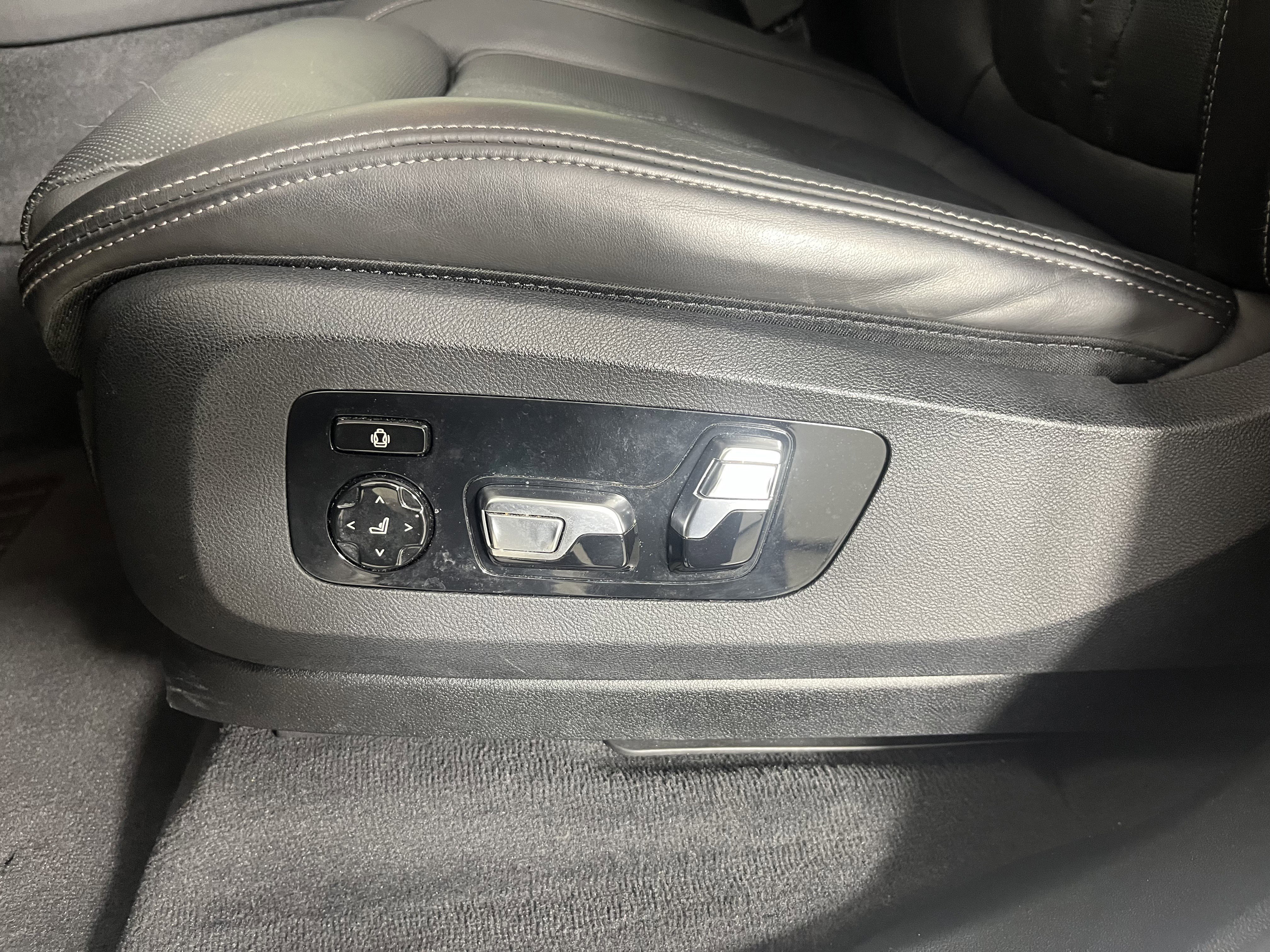 Used 2023 BMW X7 xDrive40i w/ M Sport Package image 20