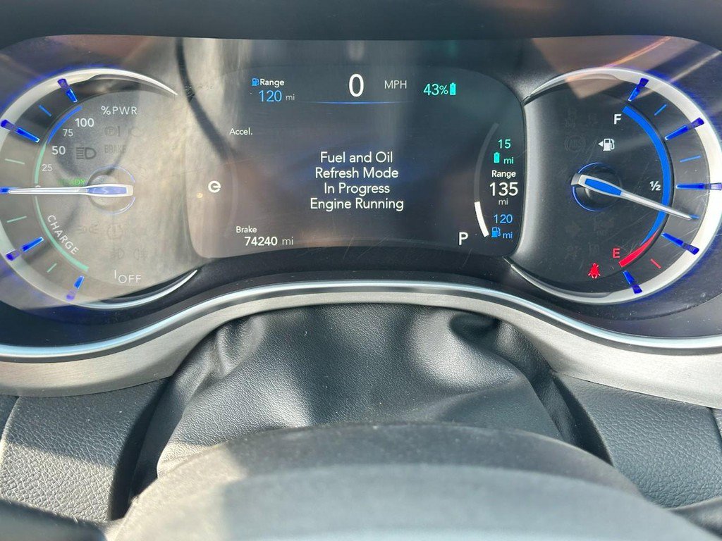 Used 2024 Chrysler Pacifica Premium image 23