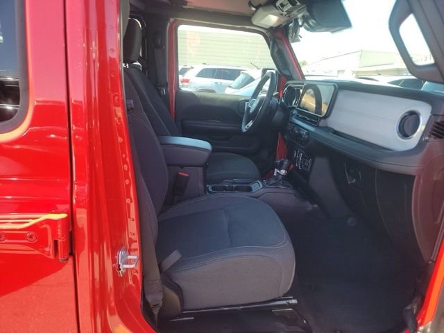 Used 2025 Jeep Wrangler Unlimited Sahara AWD/4WD image 9