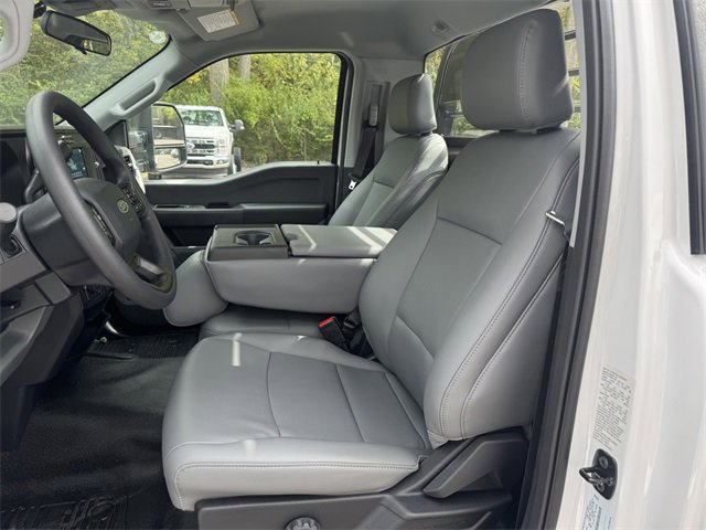 New 2025 Ford F550 4x4 Regular Cab Super Duty image 15