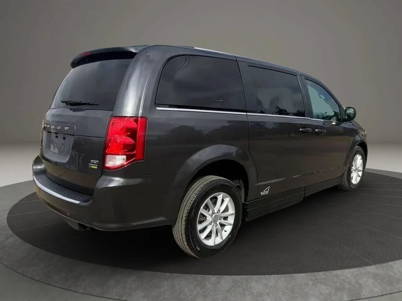 Used 2018 Dodge Grand Caravan SXT FWD image 5