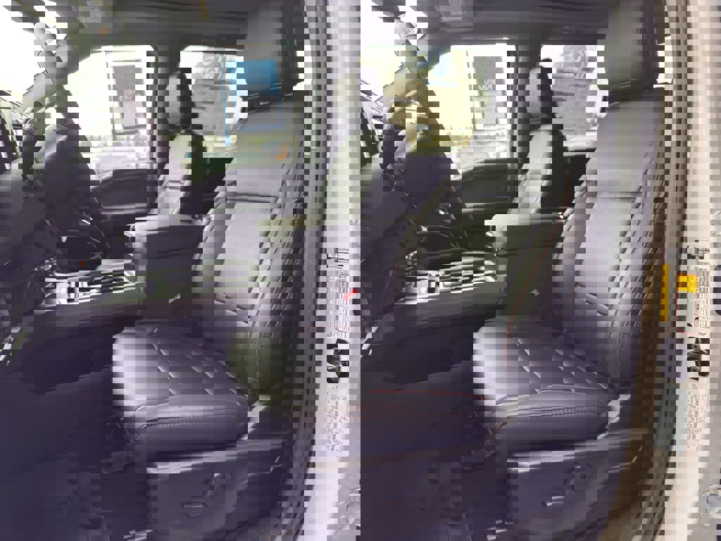 New 2026 Ford F350 Lariat w/ Black Appearance Package image 15