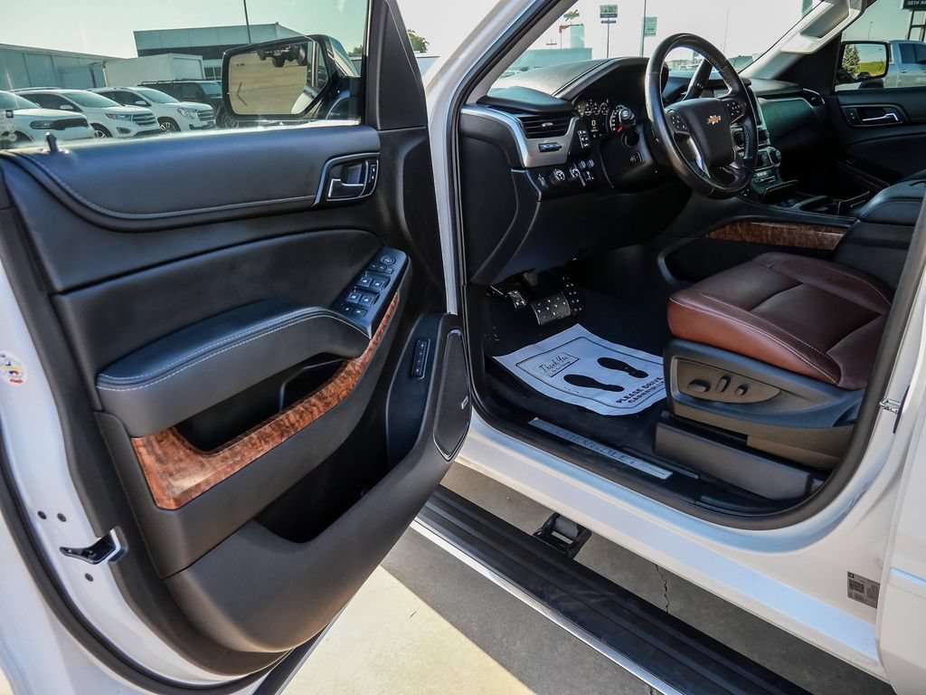 Used 2020 Chevrolet Suburban Premier w/ Premier Plus Edition AWD/4WD image 39