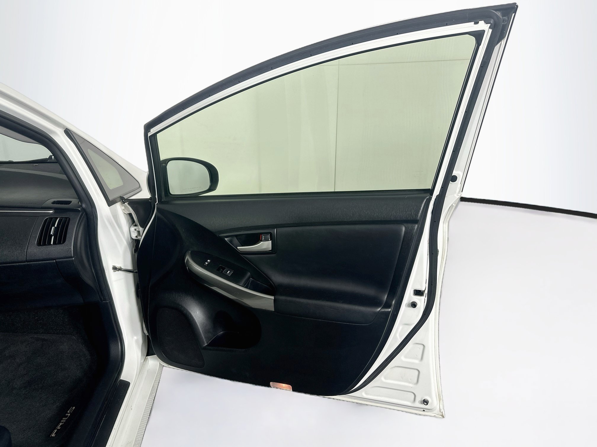 Used 2015 Toyota Prius Persona Series FWD image 30