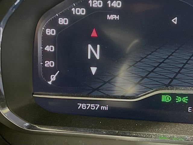 Used 2023 GMC Yukon XL AT4 w/ Technology Package AWD/4WD image 9