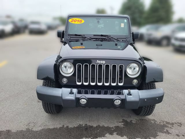 Used 2016 Jeep Wrangler Unlimited Sahara w/ Connectivity Group AWD/4WD image 8