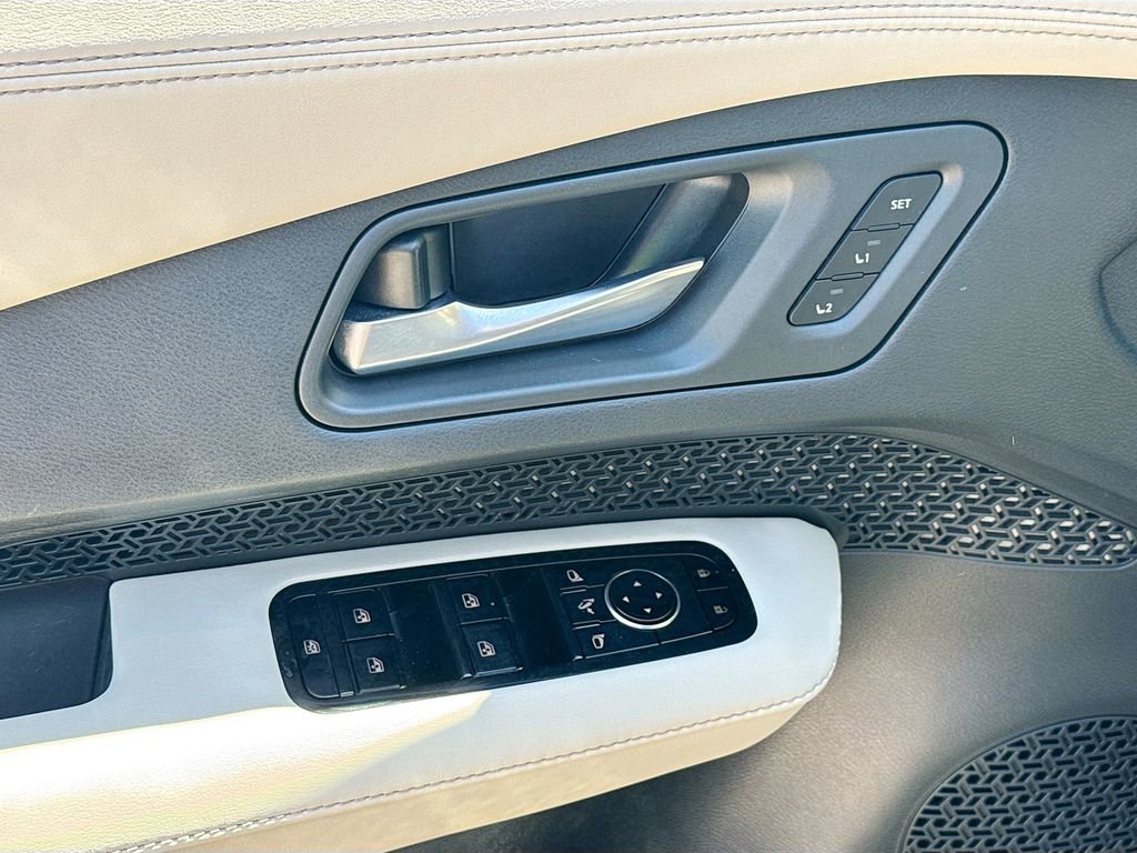 Used 2023 Nissan Ariya FWD image 18