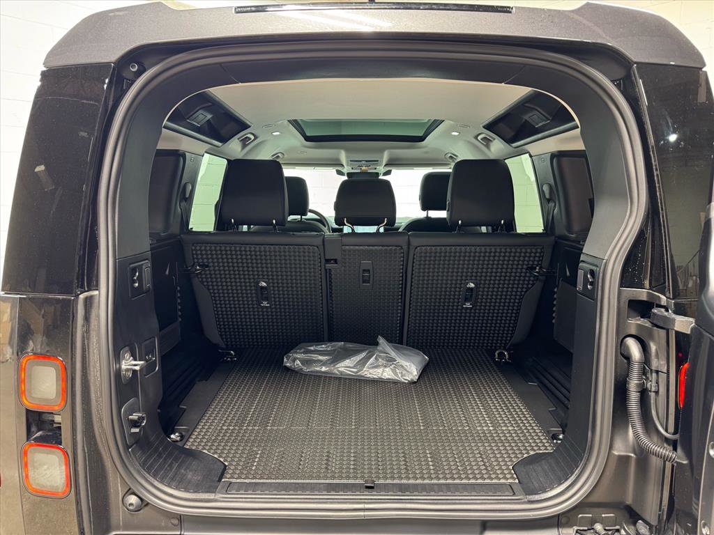Used 2026 Land Rover Defender 110 S image 43
