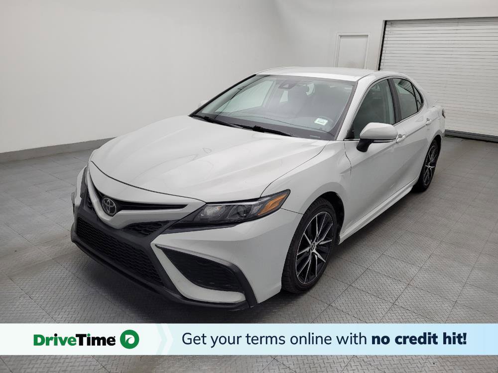 Used 2022 Toyota Camry SE FWD image 1