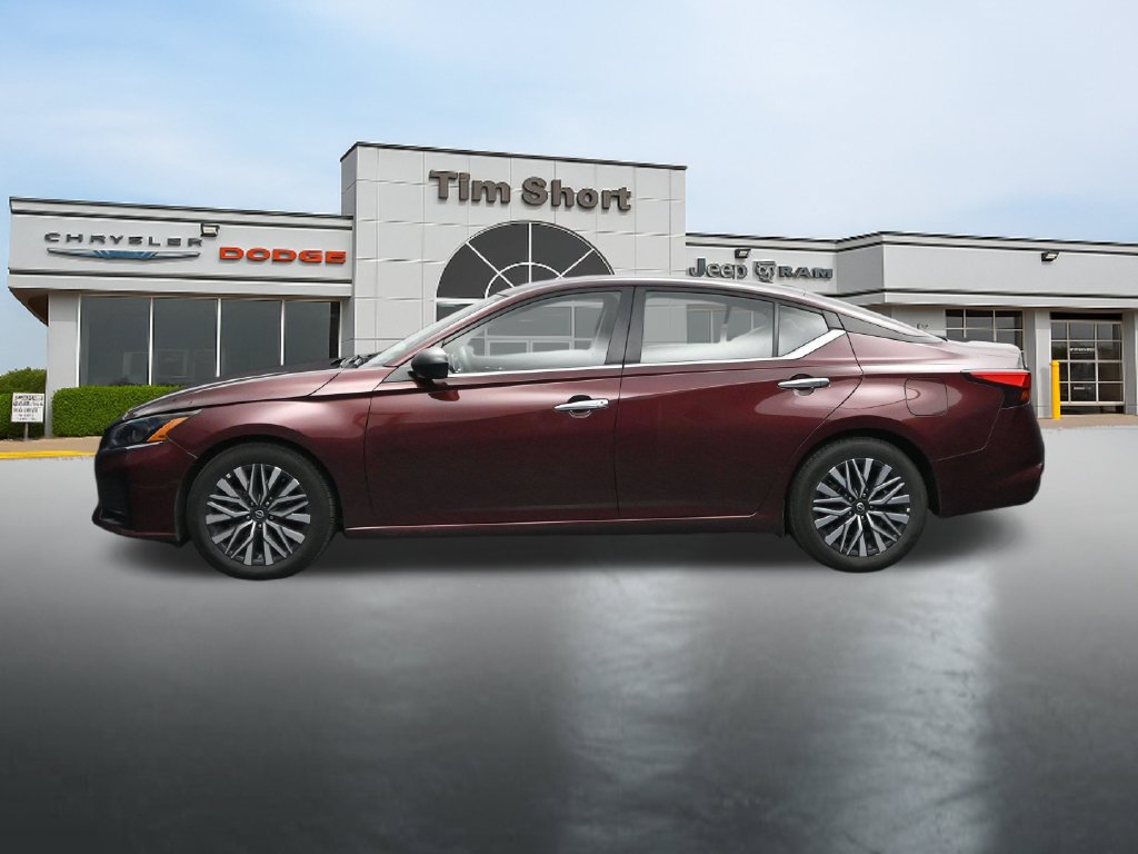 Used 2025 Nissan Altima 2.5 SV FWD image 2