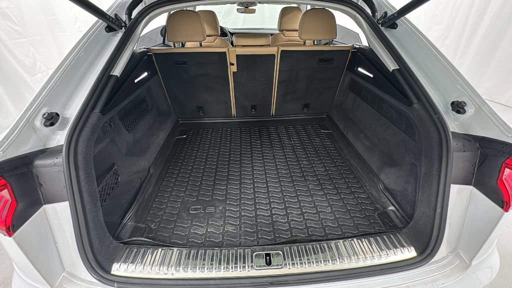 Used 2023 Audi Q8 Prestige image 15