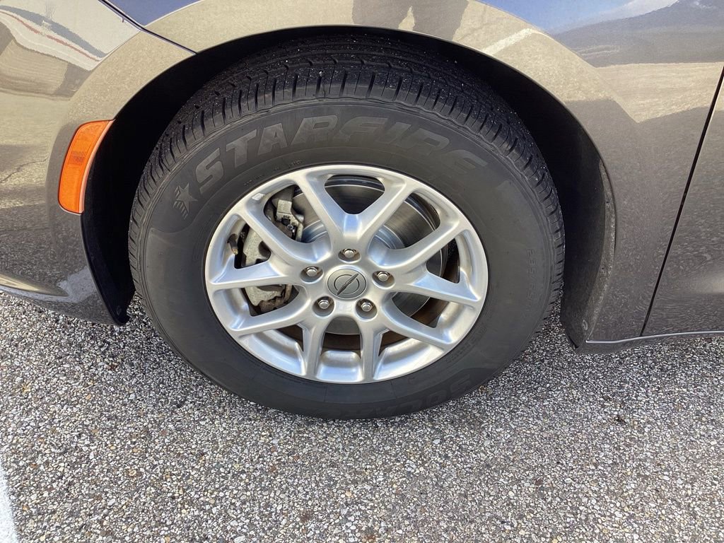 Used 2023 Chrysler Pacifica Touring-L FWD image 41